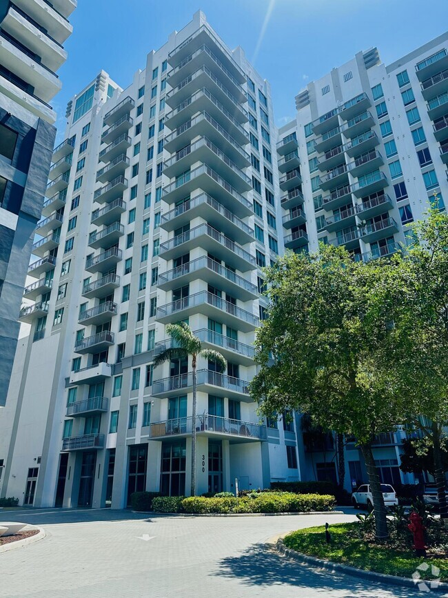 Building Photo - 300 S Australian Ave Unit 201 Rental