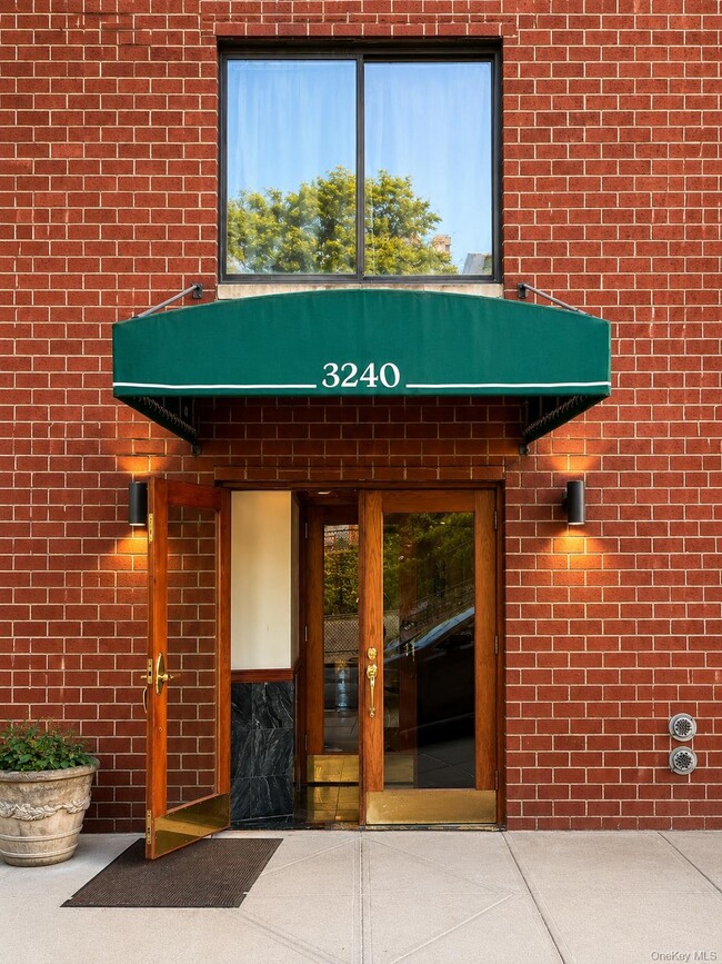 Building Photo - 3240 Netherland Ave Unit 1C