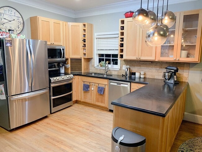 Photo - 1045 Boulevard Dr SE