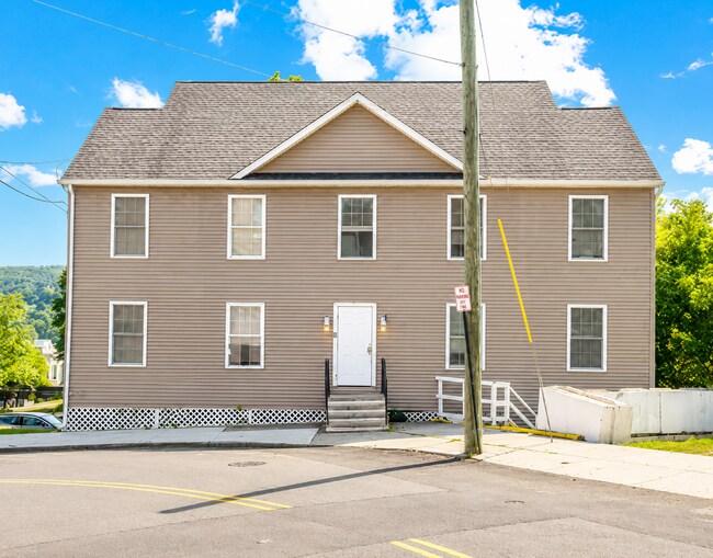 Building Photo - 11 Summer St Unit 1B