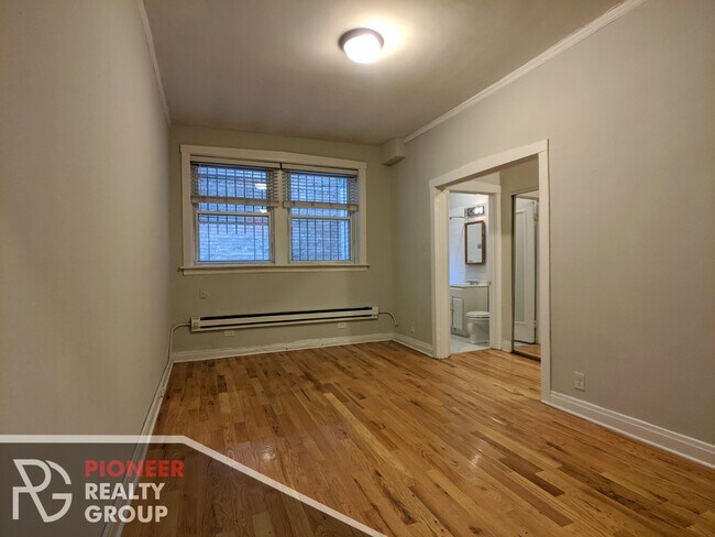 Photo - 524 W Melrose St Unit 1B