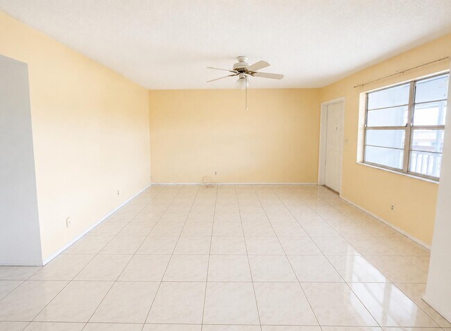 Photo - 5300 Washington St Unidad S313