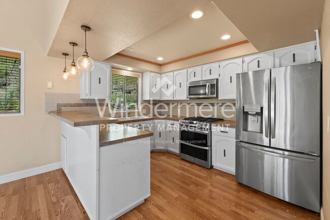 Photo - *** HALF OFF FIRST FULL MONTH'S RENT*** 4 ...