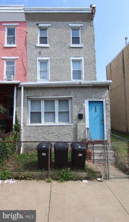 Photo - 3855 Fairmount Ave