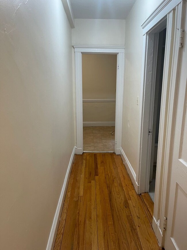 Photo - Renovated 1  bed , Sunny and Spacious, Utilities and laundry Inc Close to train 1 free Month