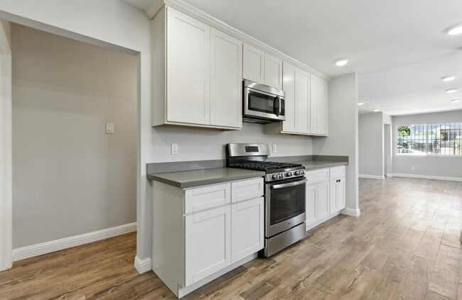 Building Photo - 5821 E 17th St Unit 1