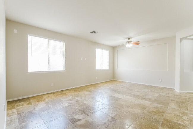 Photo - 2226 W Oyer Ln