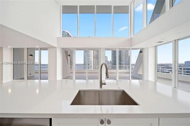 Photo - 555 NE 34th St Unit 555 NE 34th St # PH4