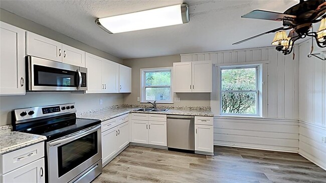 Photo - 120 S Hull Ave