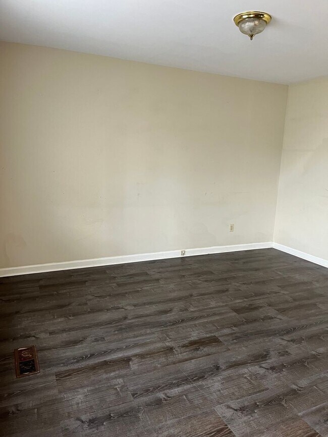 2 bedroom 1 bath duplex Rental House Rental in Decherd, TN