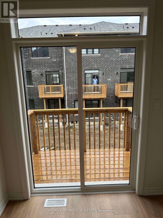 Photo - 783 Kootenay Path