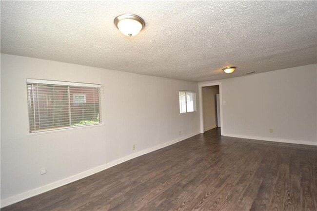 Photo - 2205 Coleto St