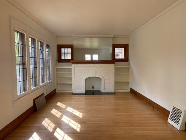 Photo - 4 Bedroom Single-Family House in Shorewood