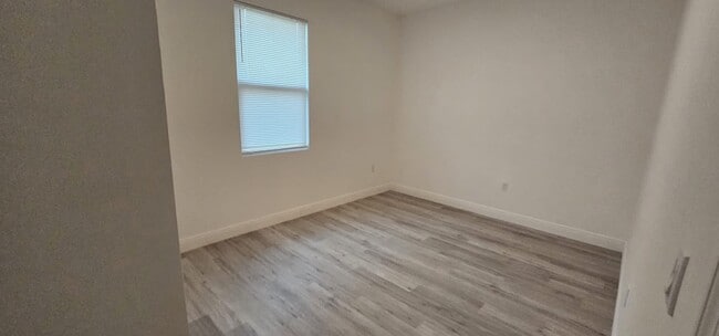 Photo - 611 Greenbriar Blvd