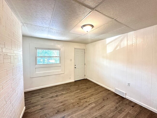 Photo - Updated 4 Bed, 1 Bath Home in Hazelwood - ...