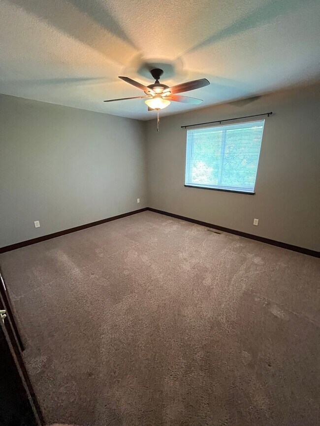 Photo - 3302 White Oak Ln
