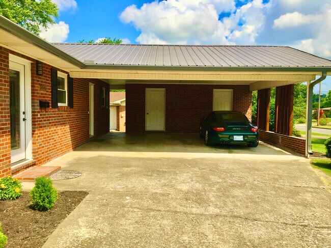 Photo - 1809 Broadmoor Rd