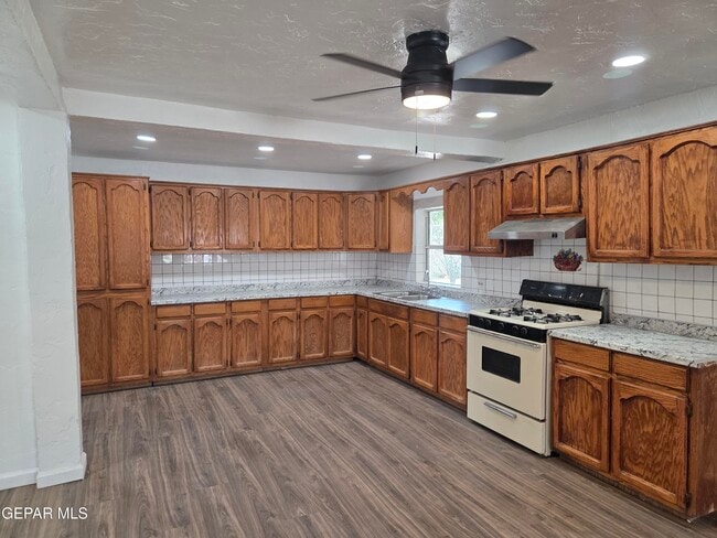 Photo - 363 Ontiveros St