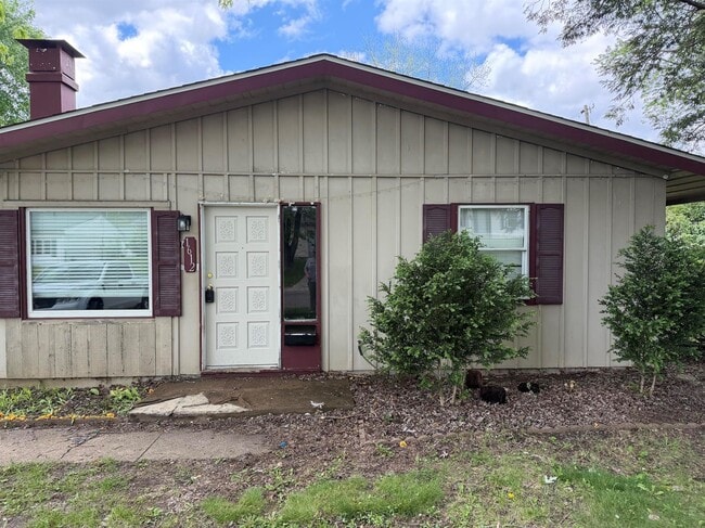 Building Photo - 1612 Crestview-