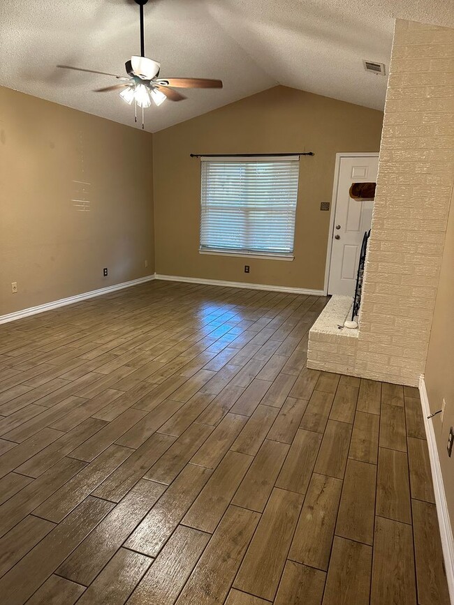 Photo - 2 Bedroom MISD House with Garage