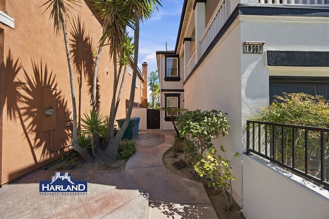 10569 Corte Jardin Del Mar