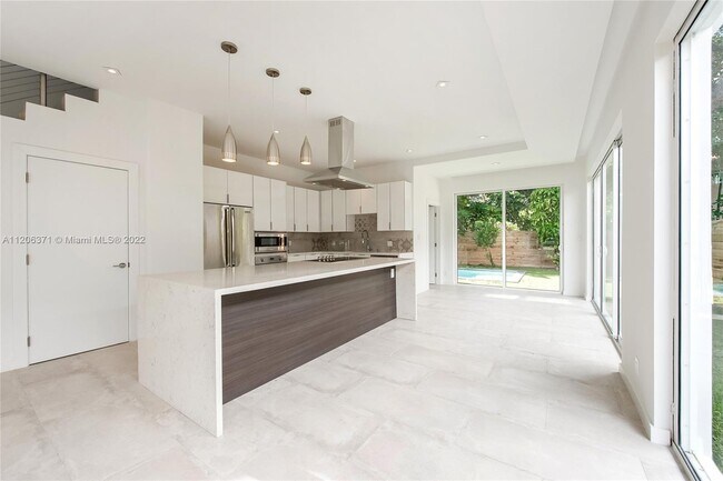 Photo - 2910 Virginia St