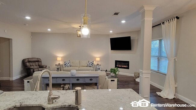 Photo - 1911 Baker Rd NW