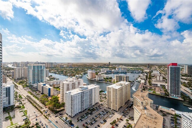 Building Photo - 1800 S Ocean Dr Unit 3706 Rental