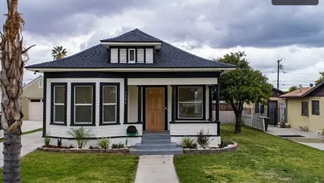 house front - 1306 N 9th St House