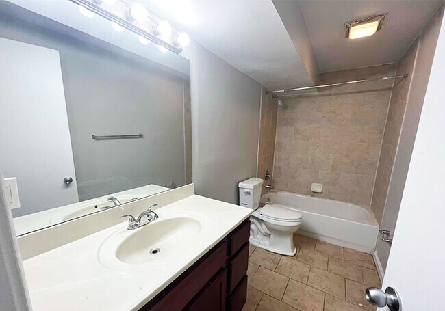 Photo - 525 Lowell Ave Unidad 525-02