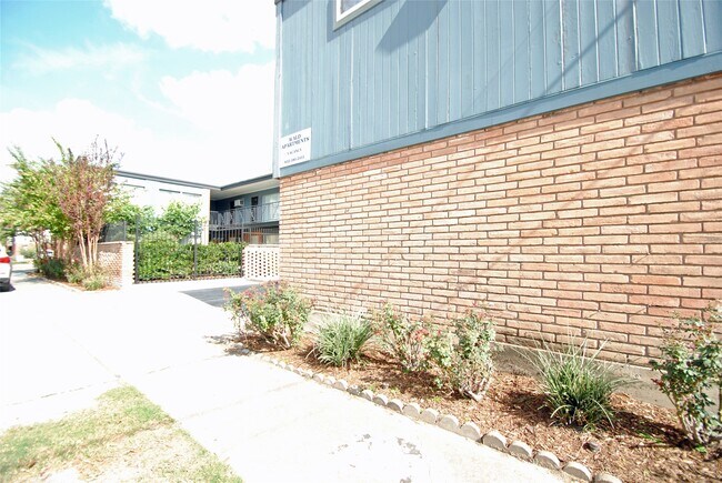 Building Photo - 2515 Yoakum Blvd Unit 04