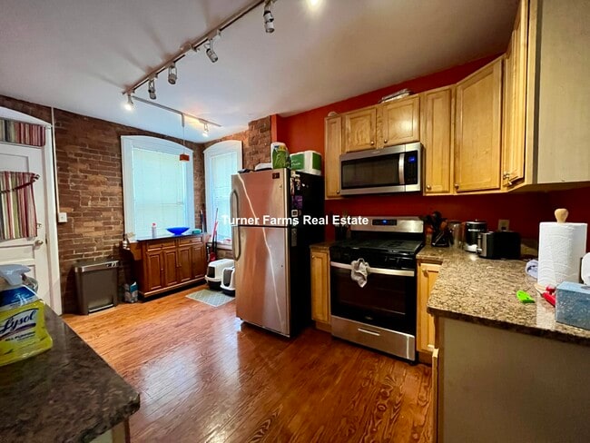 Building Photo - 19 Netherlands Rd Unit 1F