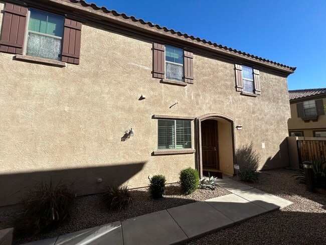 Photo - 8111 W Lynwood St