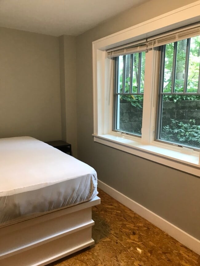 Bedroom - 313 E Davenport St Unit 313