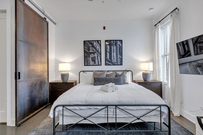 Photo - 210 30th Ave N