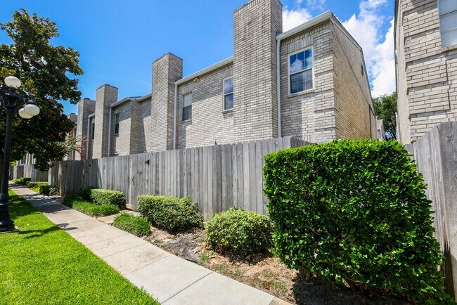 Photo - 17441 Red Oak Dr Unit 7441