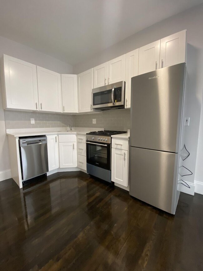 Nicely renovated 2 bed in Back Bay giving ... - Nicely renovated 2 bed in Back Bay giving ... House
