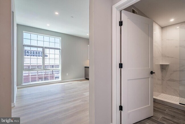 Building Photo - 2401 Washington Ave Unit 3F