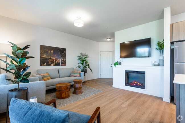 2BR, 1BA - 1,010 SF