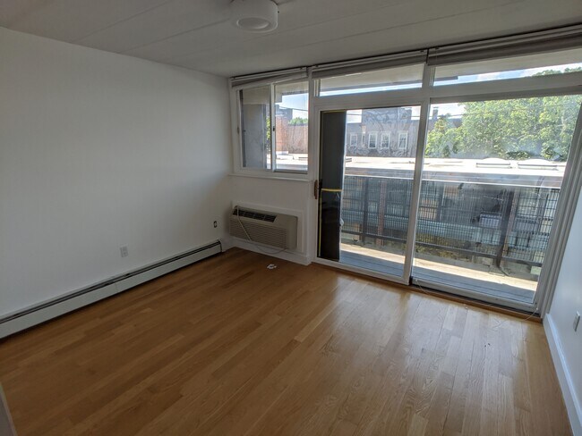 Photo - 345 Harvard St Unit 4CD