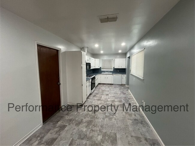 Photo - Cute 2 Bed/1 Bath Home in SW Bakersfield w/ RBP & $0 Deposit Option