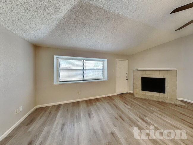 3128 Owen Ln
