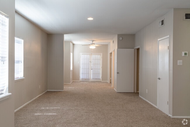 Living Room 930SF