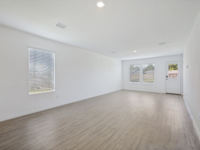Photo - 6736 Bramblewood Dr