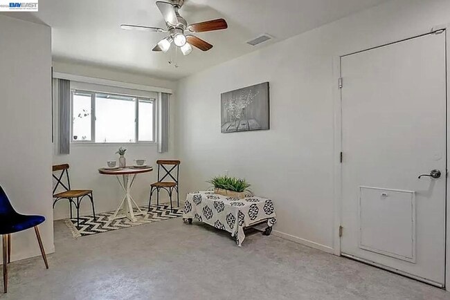 Photo - 632 Shaddick Dr
