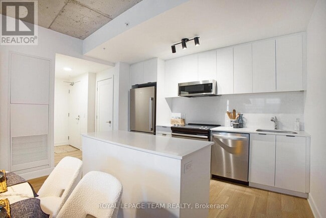Photo - 1655 Carling Ave Unité B1610