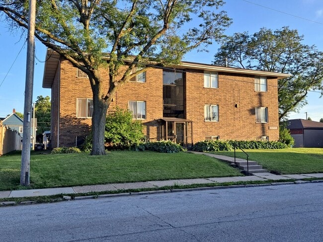 Photo - 1445 W 16th St Unit 2