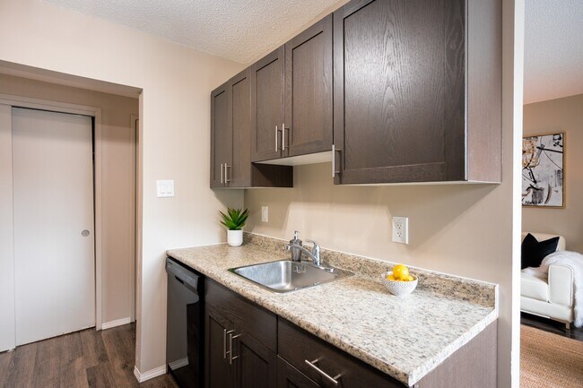 Photo - 291 St. Anne's Road