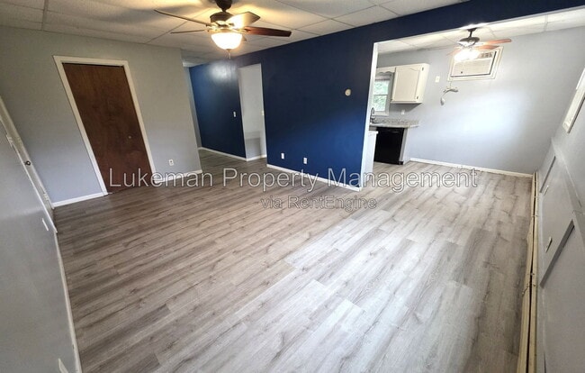 Building Photo - 46131 S Lakeshore Dr Unit 1