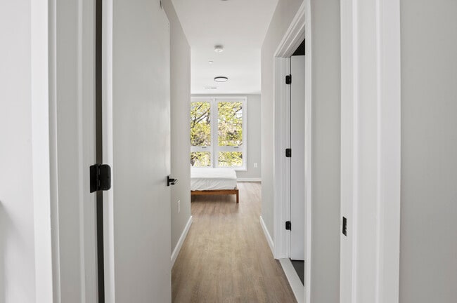 Photo - Euclid (Furnished Rooms)